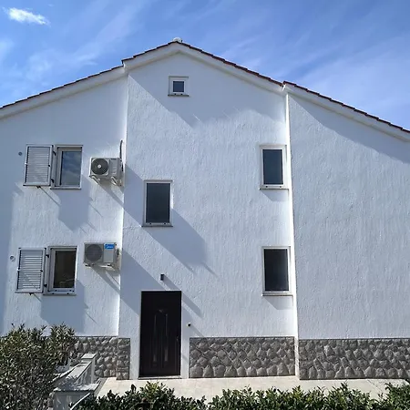 Daire Mauro & Borna Krk Town