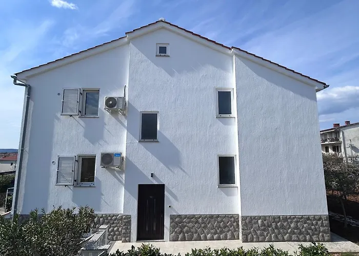 Daire Mauro & Borna Krk Town